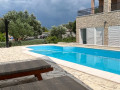 Äußeres, Villa Mila mit Pool, Murter, Dalmatien, Kroatien Murter